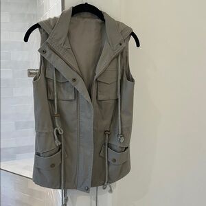 Women's Khaki Sleeveless Zip Up Utility Jacket. Hooded with Cinched Waist